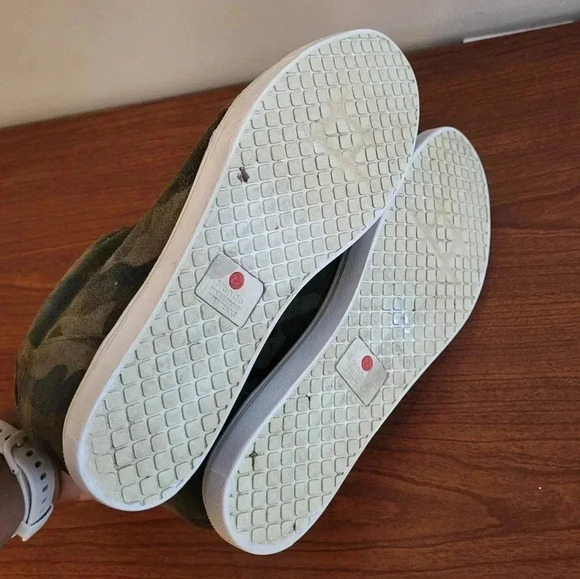 BLONDO Glenda Camo Green Waterproof Hidden Wedge Zip Sneakers(8) - Picture 13 of 14